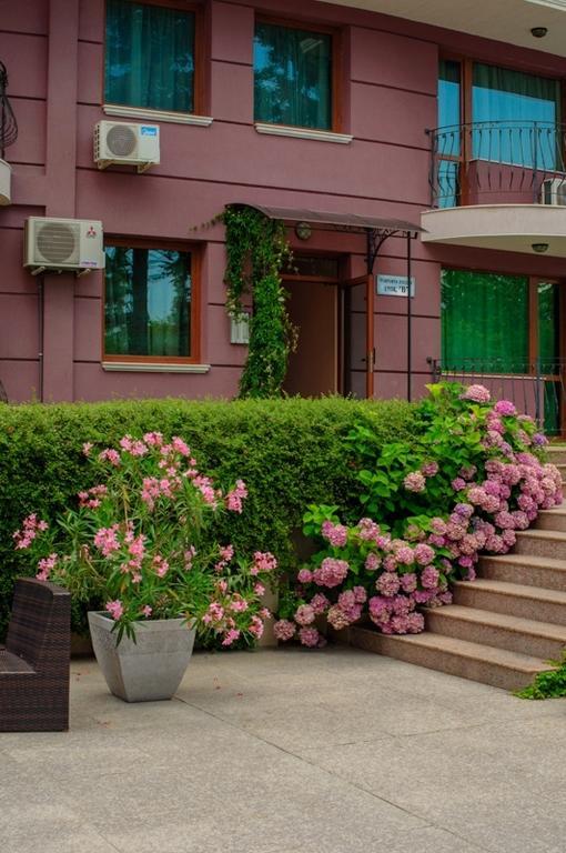 سينتس قسطنطين وهيلينا Purple Star Apartments المظهر الخارجي الصورة